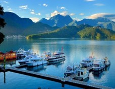 NGÀY 03: DU THUYỀN HỒ NHẬT NGUYỆT